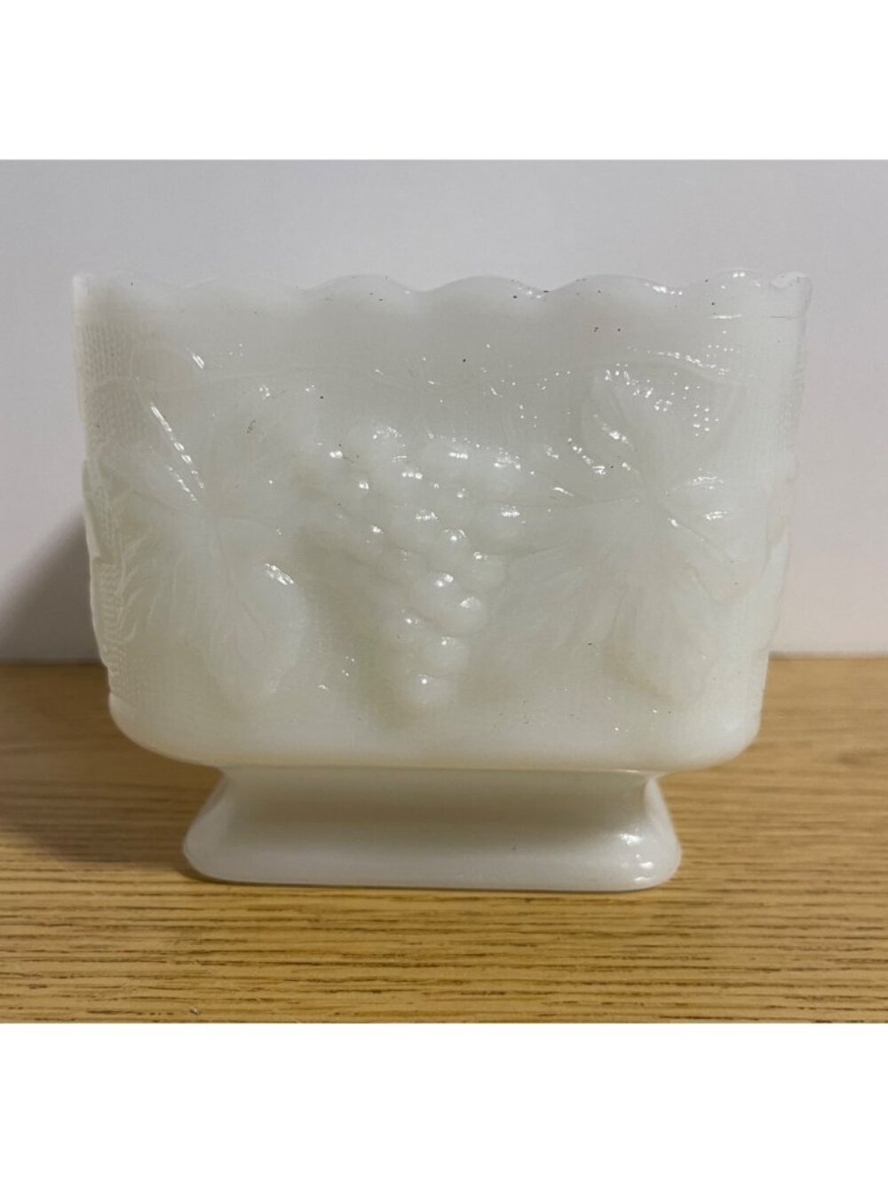 Anchor Hocking Milk Glass Grapes Leaves Scalloped Edge Pedestal Candy Dish VTG